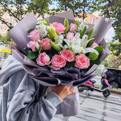 柳州11朵戴安娜粉玫瑰百合，与你一起追逐梦想