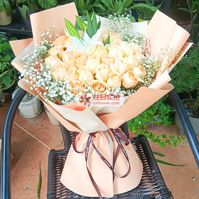 柳州33朵香槟玫瑰百合，心里永远是你