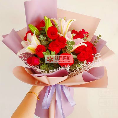 柳州18朵红玫瑰百合，真情相守一生